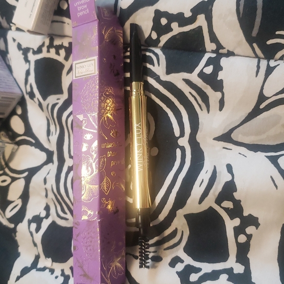 Makeup Bundle - Picture 5 of 6